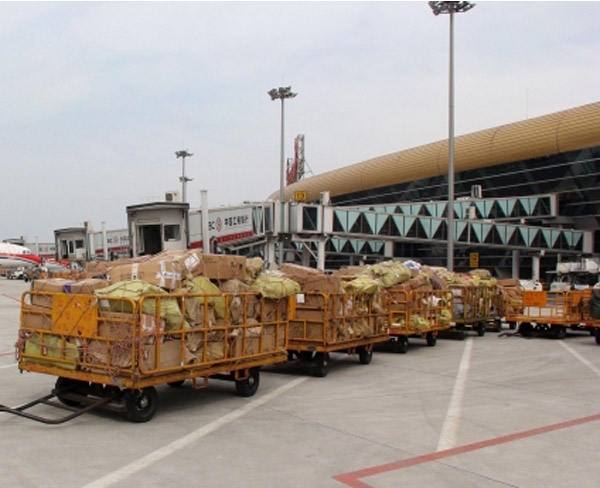 在國際航空貨運中,托運書中需注明的是？(圖2)